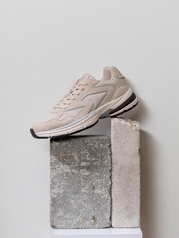 https://scorettoutlet.se/pub_docs/files/scorett_outlet_b-puff-369x490_damsneakers_v25_dam.jpg